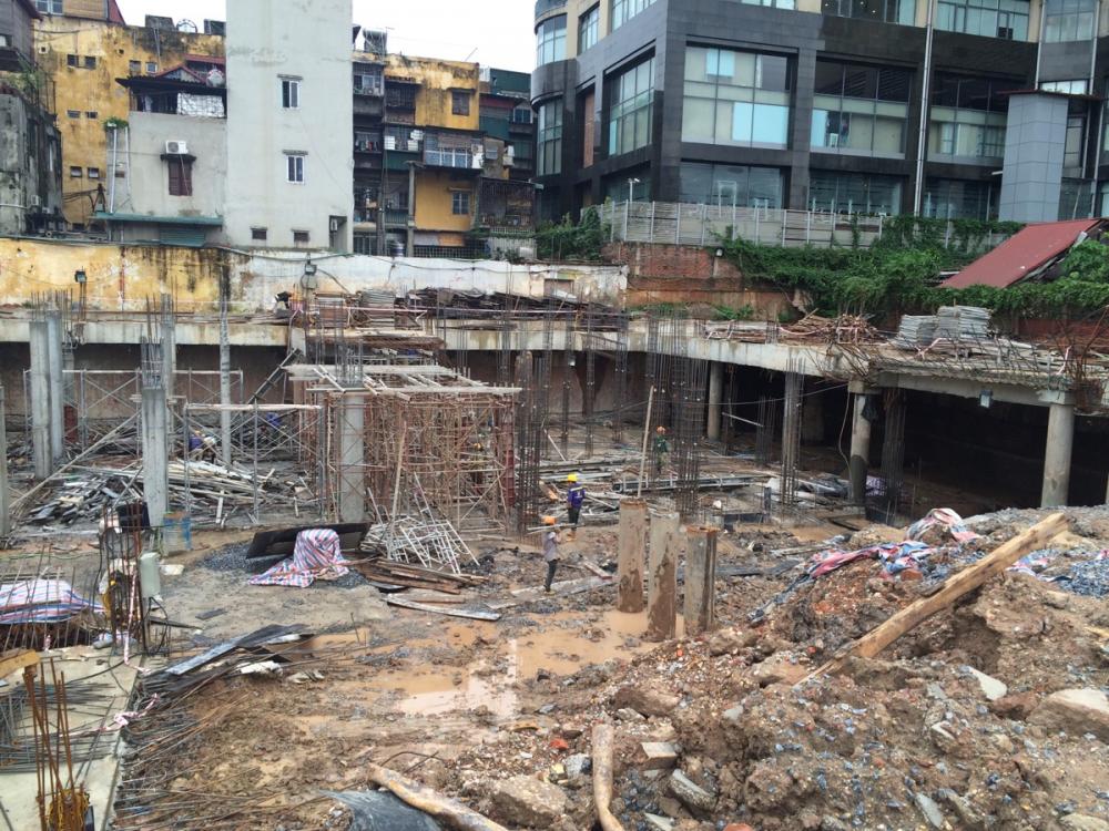 Dự án đang triển khai thi công sàn Cos 0.0 và cột phần thân