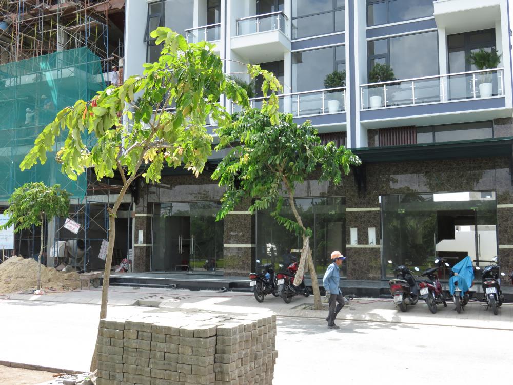 Dự án đang hoàn thiện hạ tầng khu Đông Nam (đã hoàn thiện 90%), hồ cảnh quan đã đào 60%