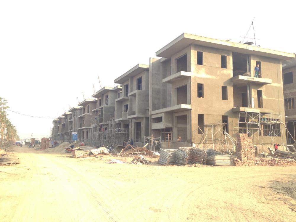 Khu nhà biệt thư lô K một số nhà xong thô, một số nhà tiếp tục thi công