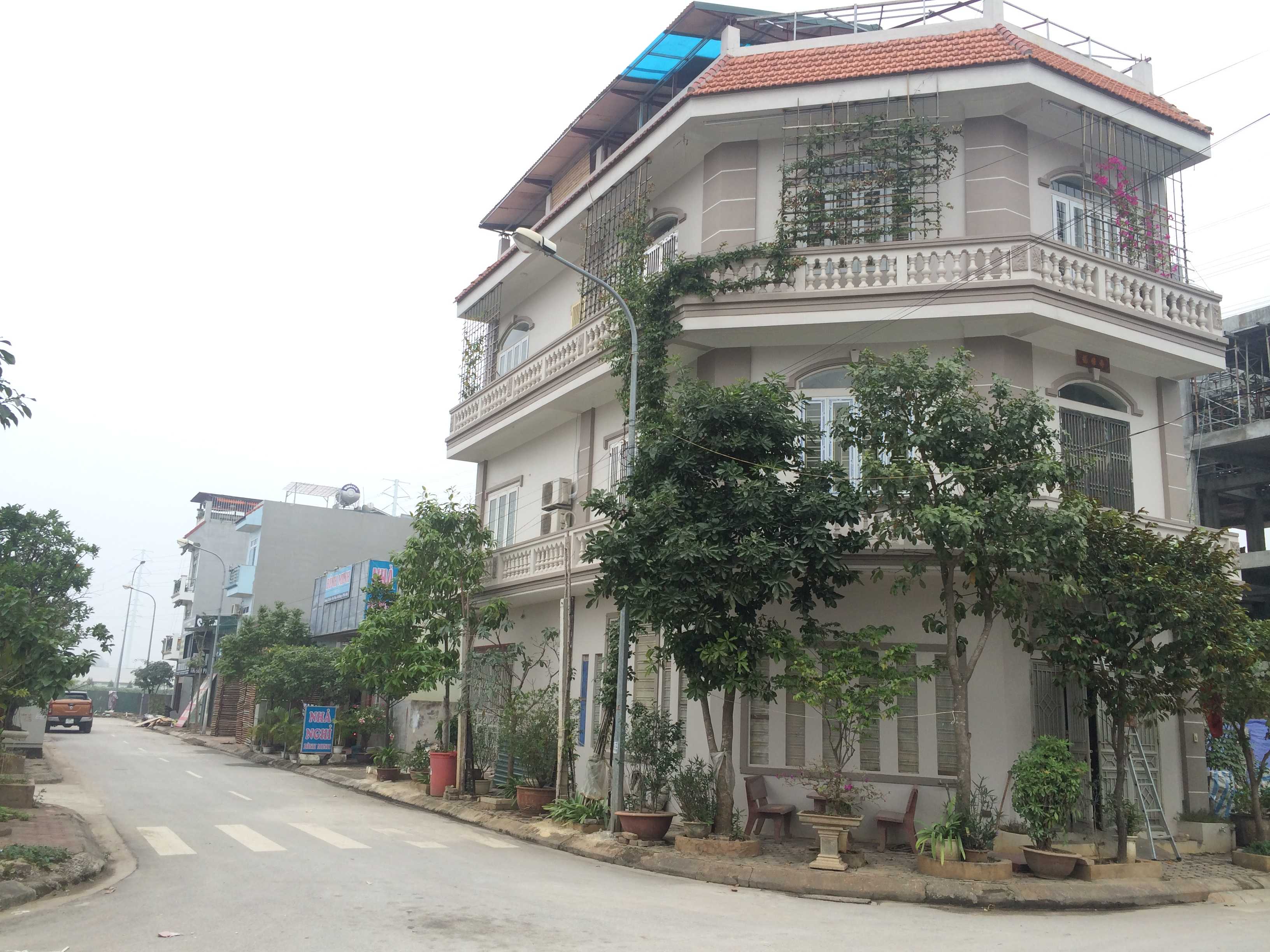 Đất chia lô đã xây dựng và có người ở