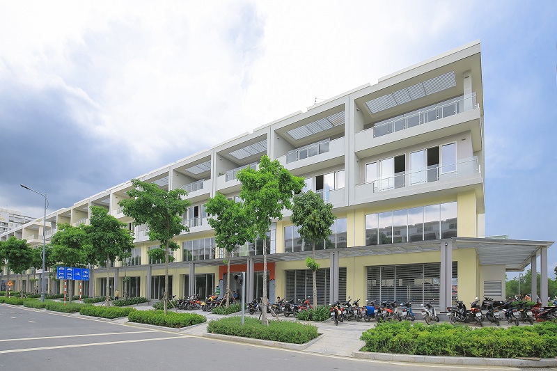 Shophouse đang được bàn giao cho khách hàng