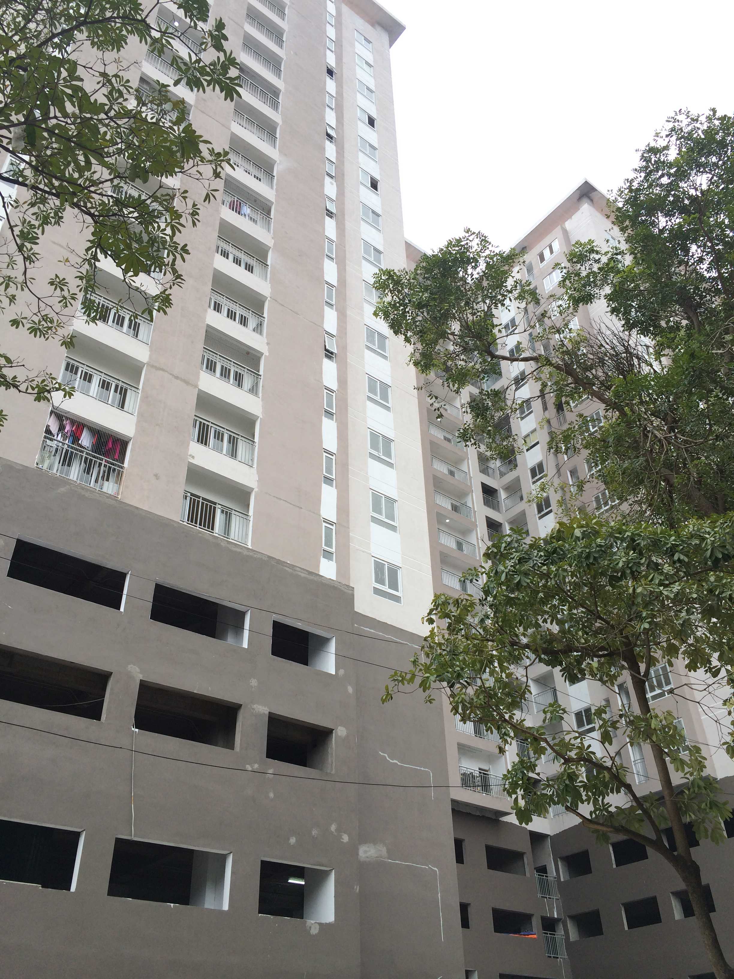 Dự án đã hoàn thành, lắp xong cửa kính và sơn gần hoàn thiện