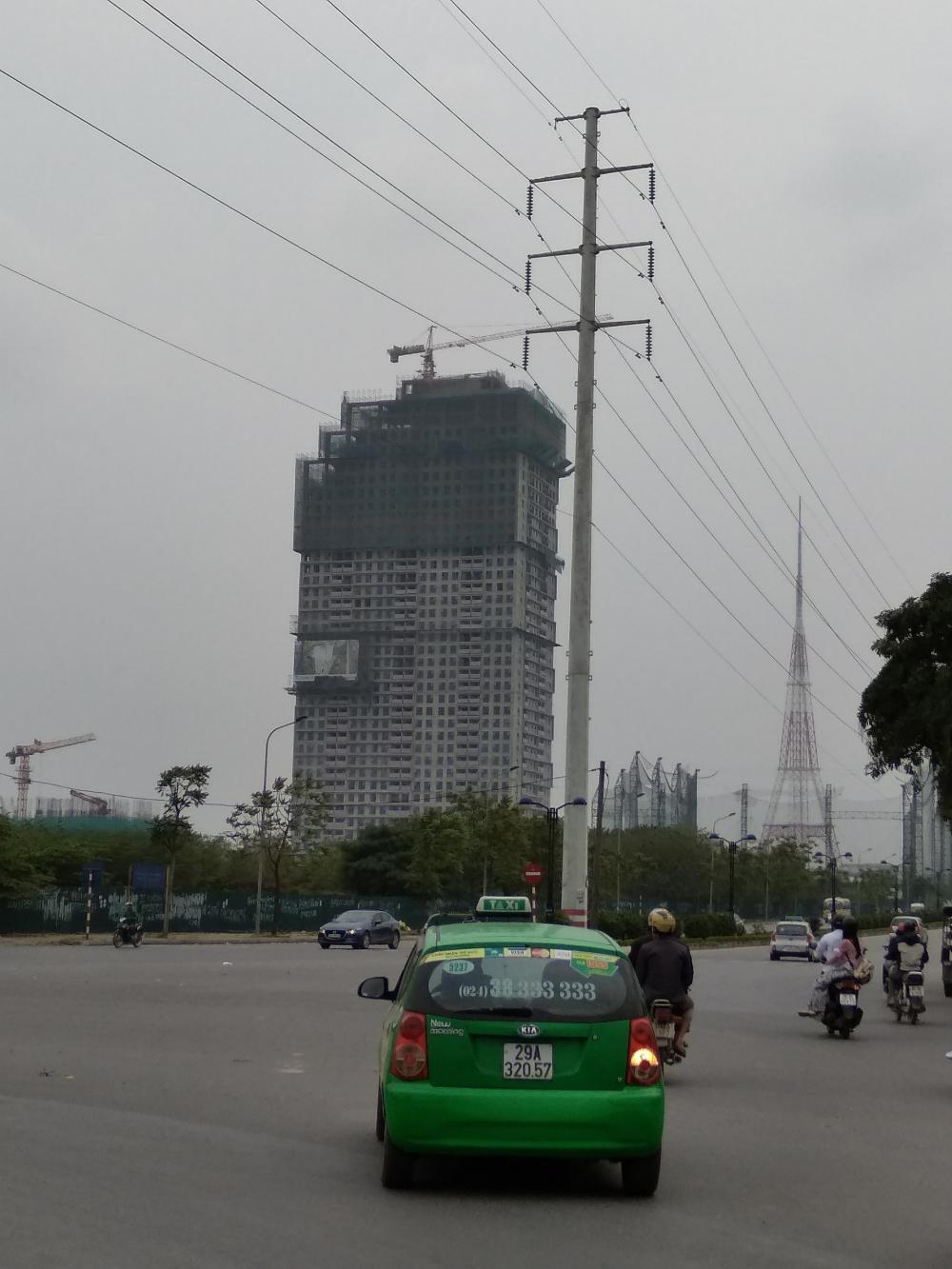 Dự án đang sơn và lắp cửa kính