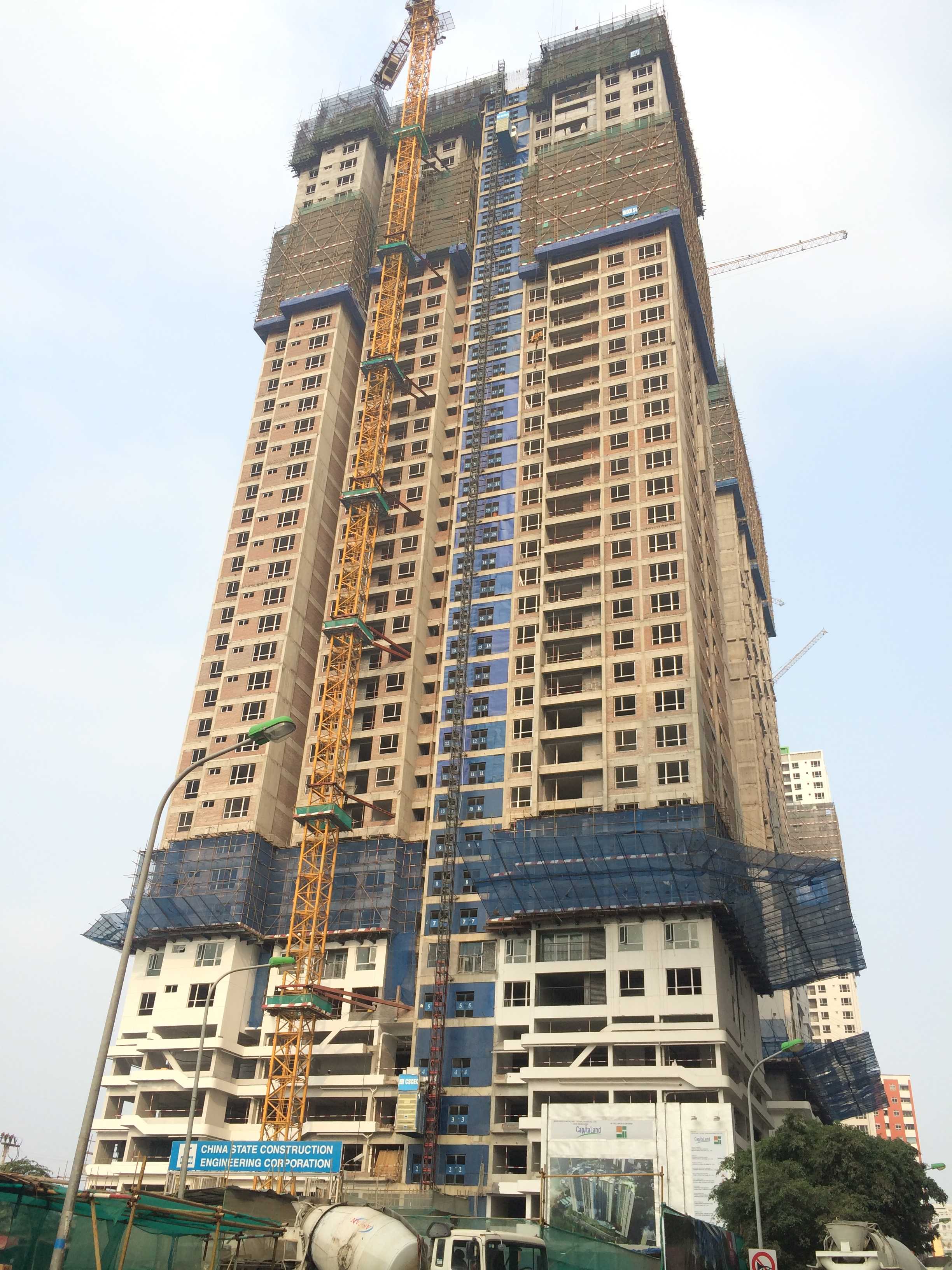 Dự án đã cất nóc, đang sơn và lắp được cửa kính