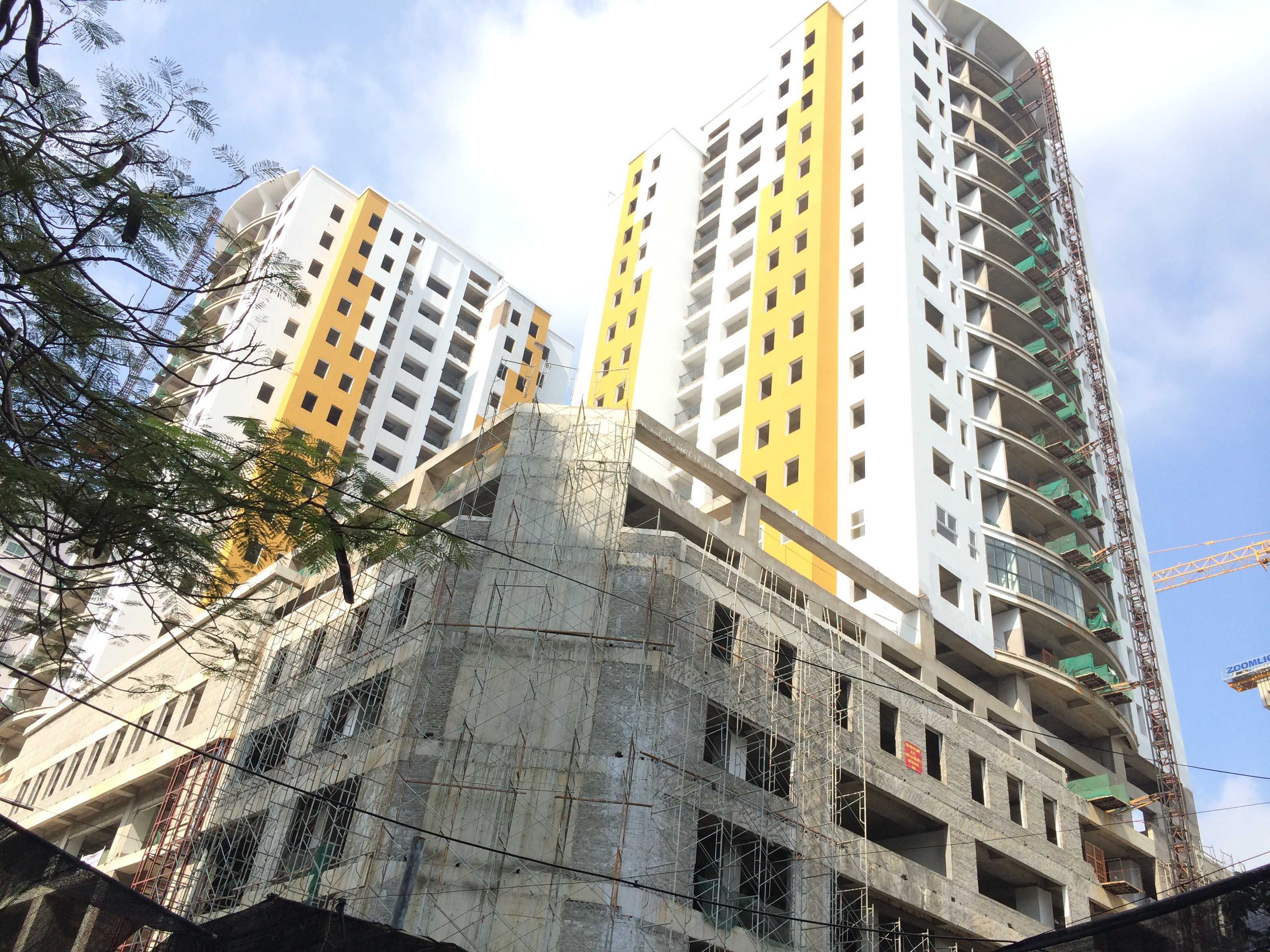 Dự án đang sơn bên ngoài