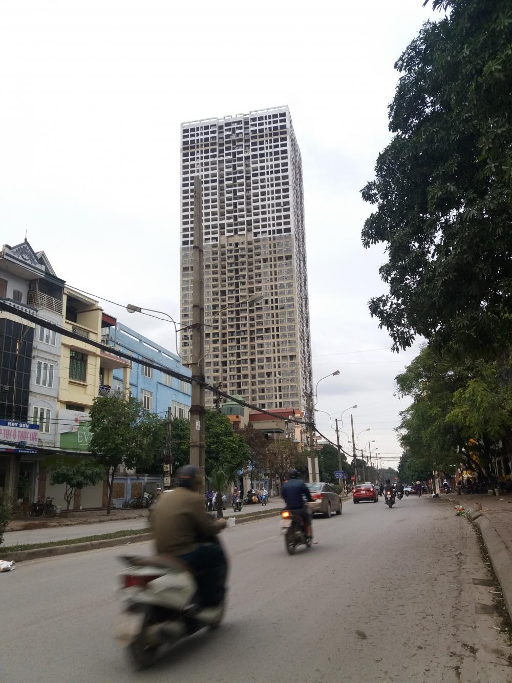 Dự án đã lắp xong cửa kính và đang sơn