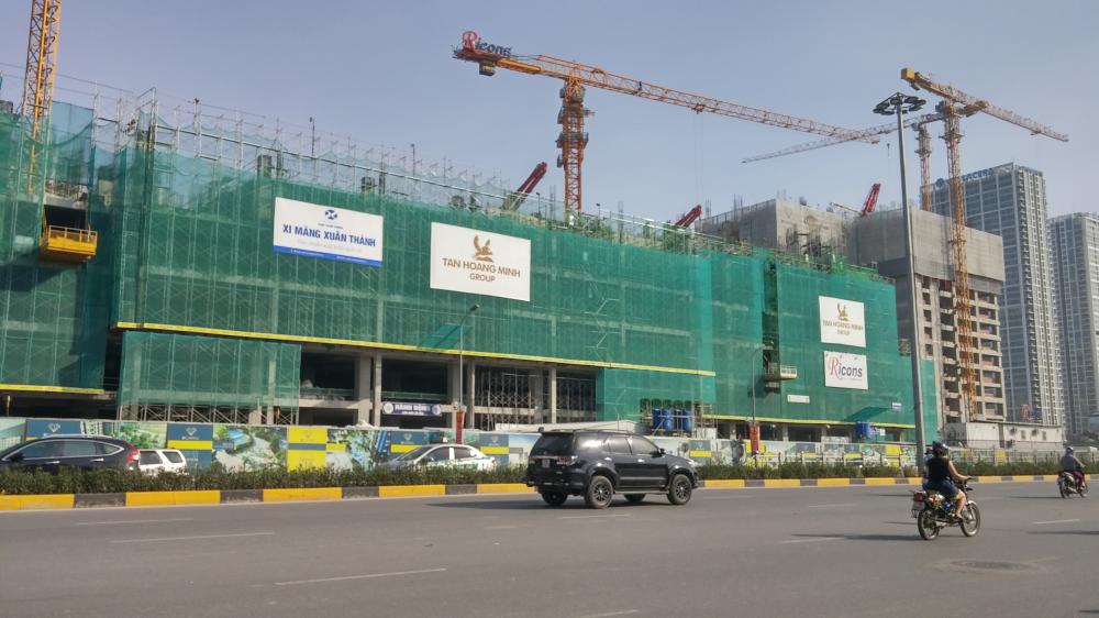 1 tòa đang xây tầng 6, 1 tòa đang xây tầng 17, 1 tòa đang xây tầng 21