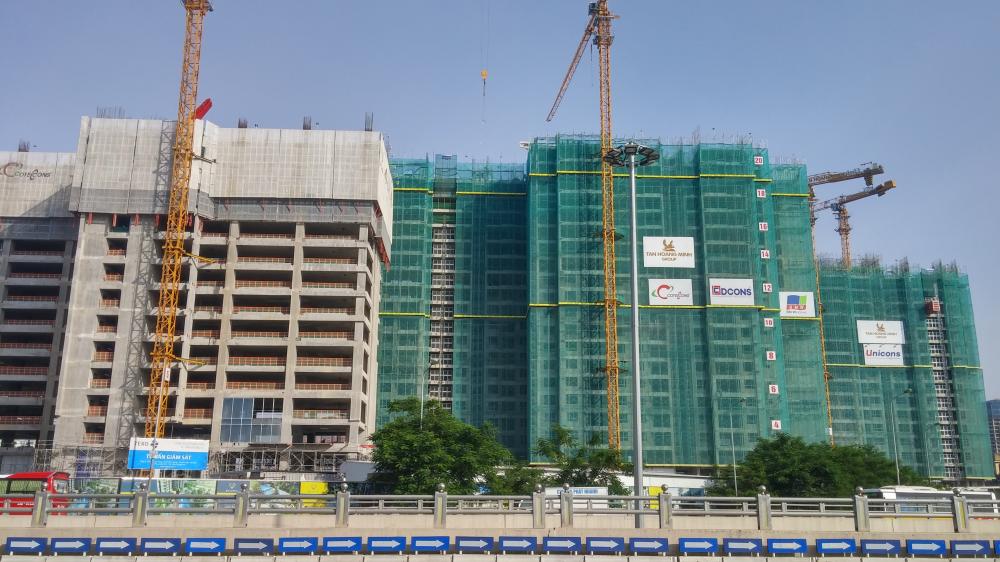 1 tòa đang xây tầng 6, 1 tòa đang xây tầng 17, 1 tòa đang xây tầng 21