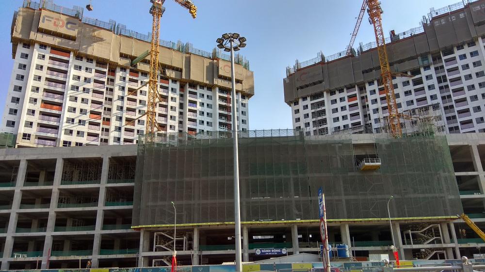 1 khối 2 tháp đang xây tầng 18, các khối khác đã cất nóc