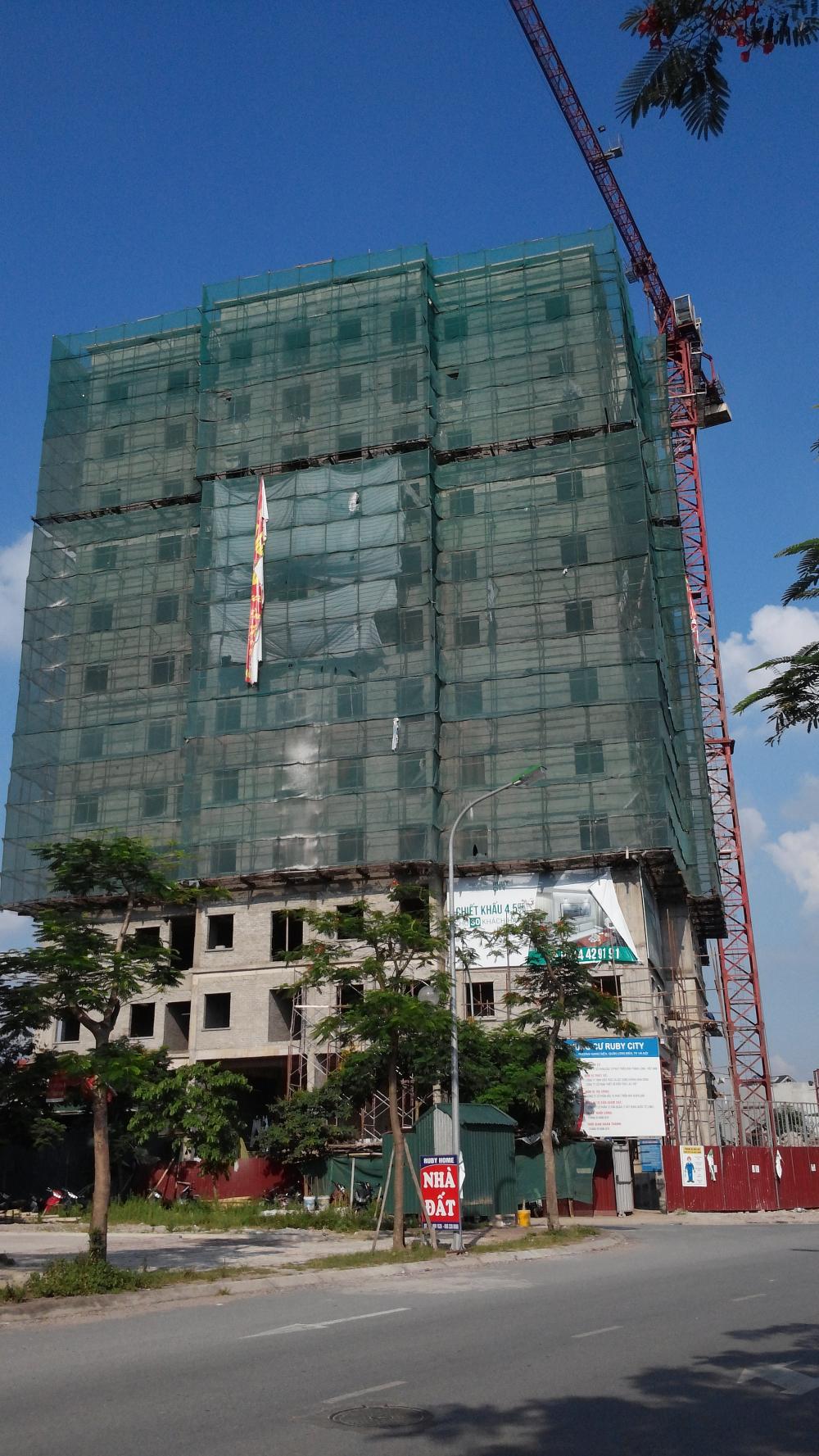 Tòa CT2 đã cất nóc, đang hoàn thiện mặt ngoài