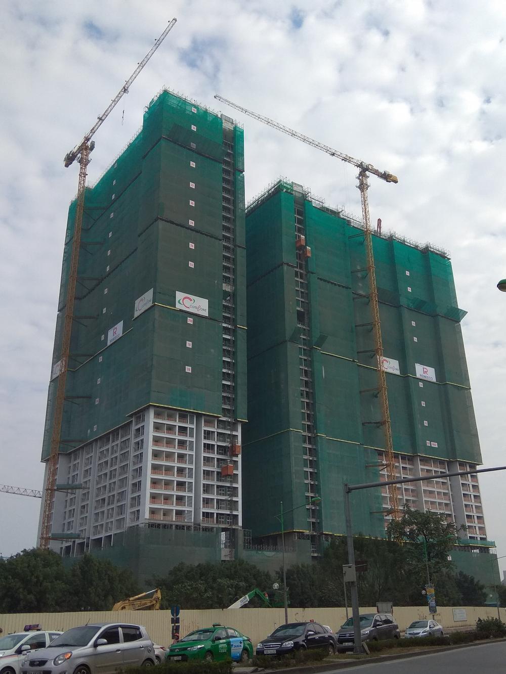 1 tòa đang thi công tới tầng 40, 2 tầng còn lại thi công tới tầng 35