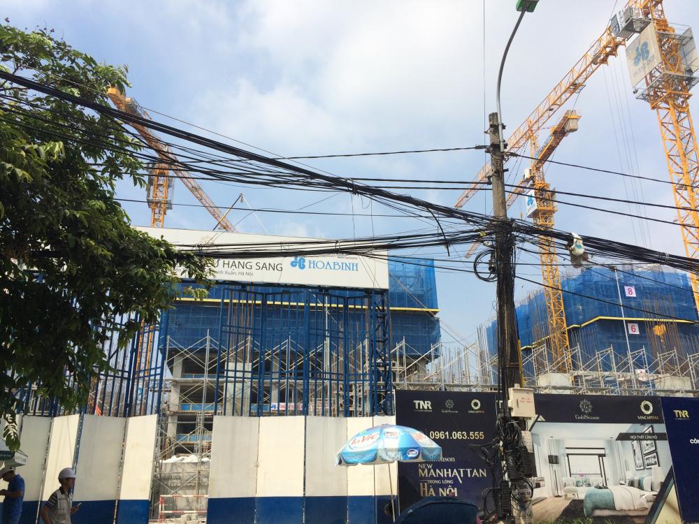 2 block bên ngoài đang xây các tầng đầu tiên, các block phía sau đã xây tầng 9