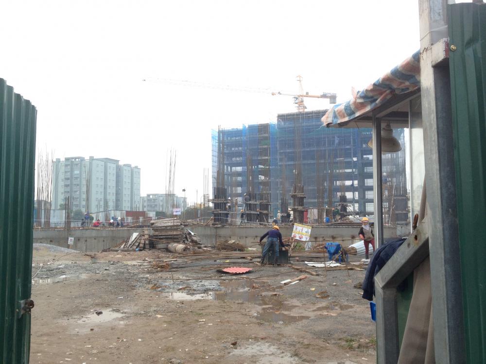 Dự án đã hoàn thiện móng, đang thi công những mặt sàn tầng đầu tiên