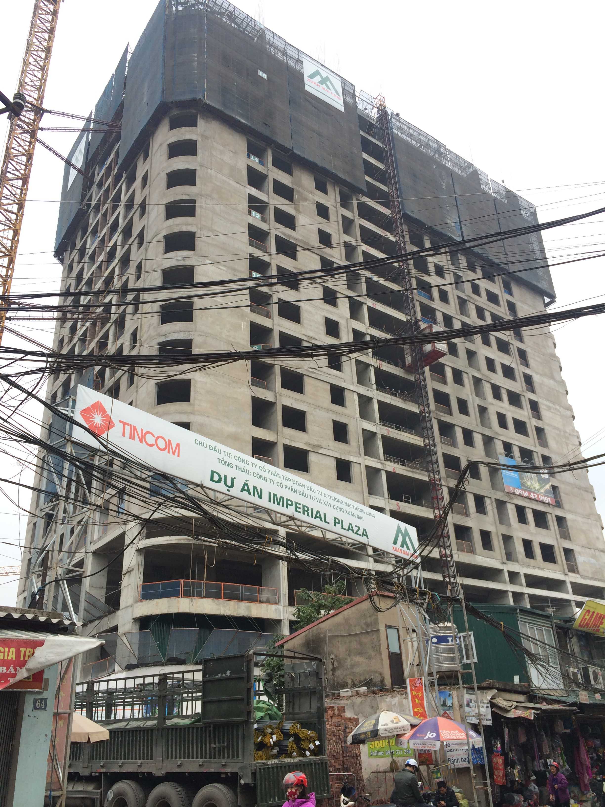 Một tòa đang thi công mặt sàn tầng 19, một tòa thi công móng