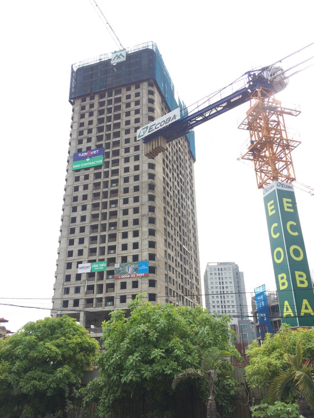 Một tòa đang thi công tới mặt sàn tầng 28, một tòa thi công mặt sàn tầng 5