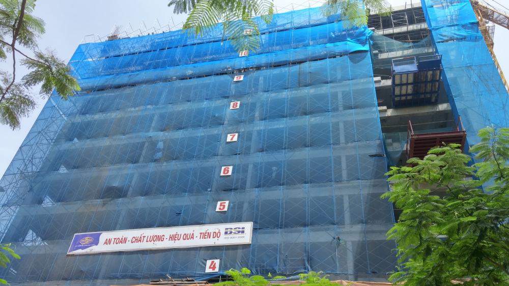 1 tòa thi công mặt sàn tầng 12, 1 toàn thi công tới tầng 5
