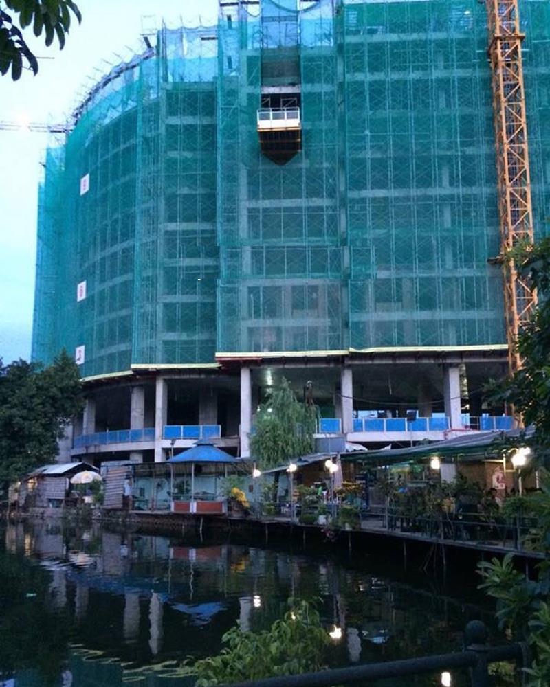 Chung cư T&T Riverside hiện đang thi công đến tầng 11 và đang ghép một phần sàn tầng 12