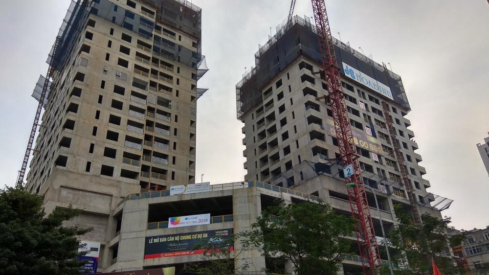 1 tháp đang xây tầng 17, 1 tháp đang xây tầng 21