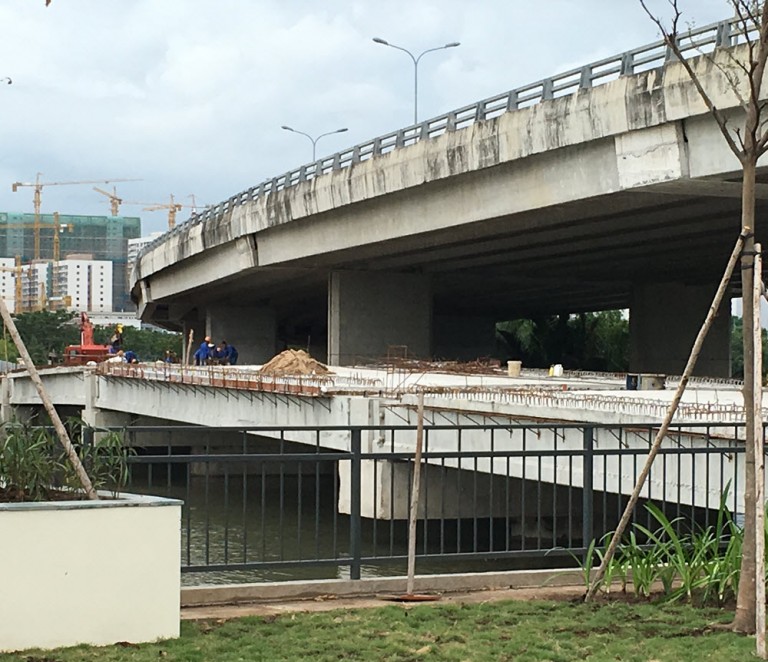 Chủ đầu tư đang ngày đêm thi công Cây Cầu vượt rạch Cả Cấm