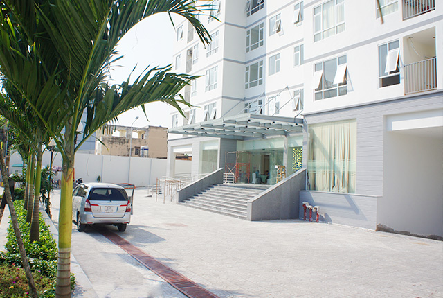 Sảnh đón mặt tiền đang được hoàn thiện