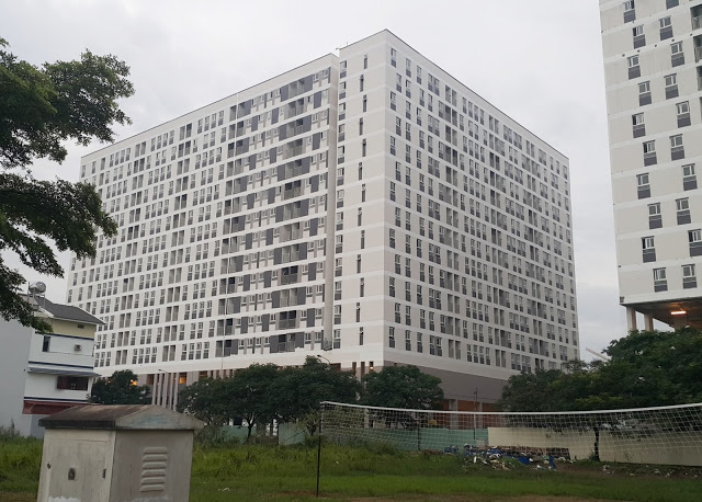 Block CT1 đang sơn nước tầng 1-3 và khu vực cầu thang bộ, lắp đặt đèn EM-EX, vệ sinh công nghiệp