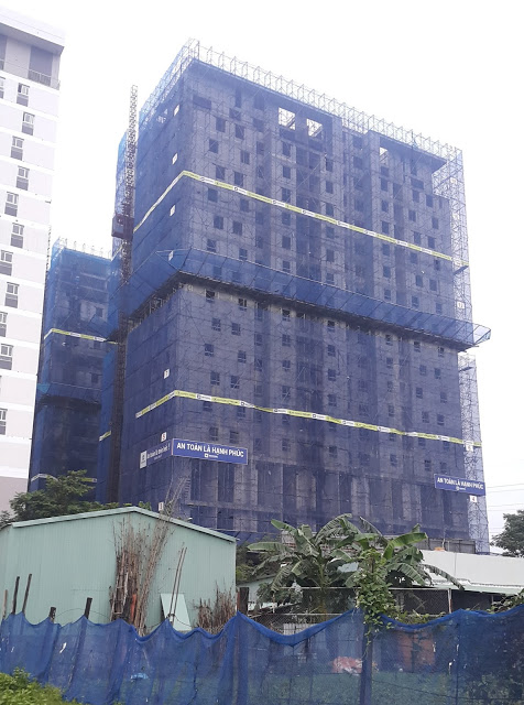 Block CT3 đang xây tường gạch tầng 15-16, chống thấm mái, tô tường tầng 7-8, xây ống nước chữa cháy hành lang tầng 16, lắp đặt hệ thống PVC