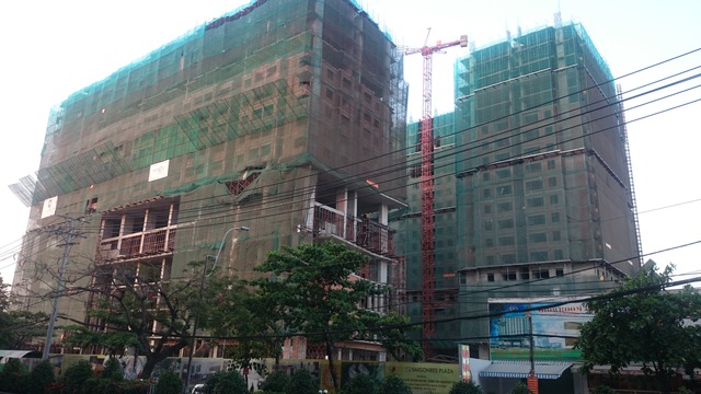 Block B đổ xong sàn tầng 19 và tô tường bao đến tầng 18