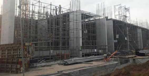 Block A đang chuẩn bị xong móng và lên tầng, block B đang đổ sàn tầng 1