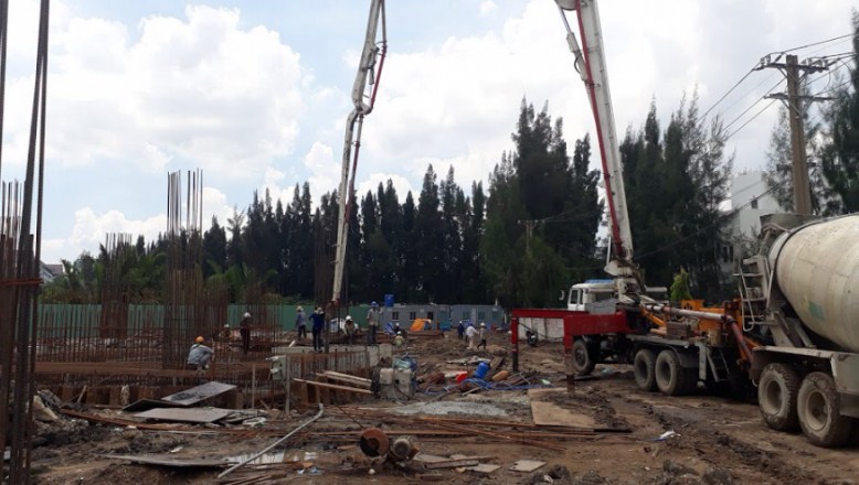 Dự án đang đổ bê tông móng