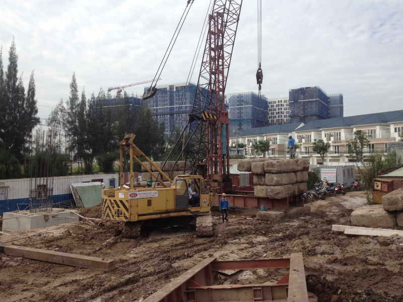 Dự án đang ép cọc