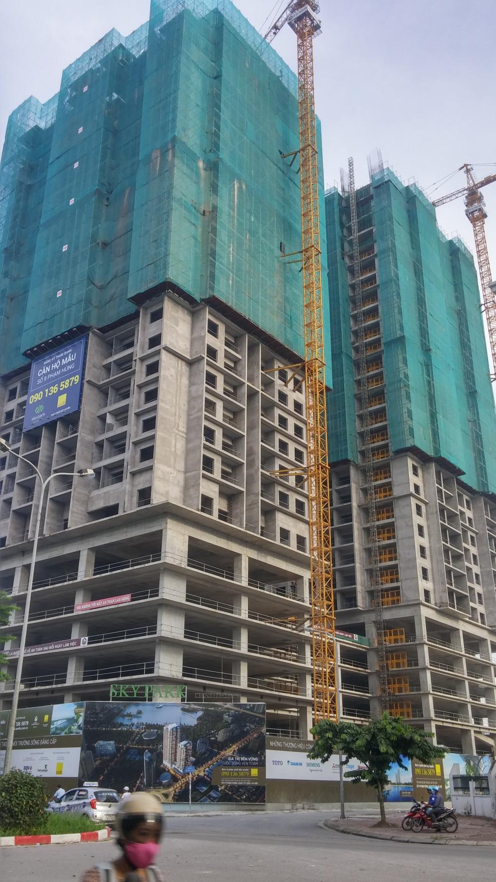 1 tòa đã cất nóc, 1 tòa đang thi công tới mặt sàn tầng 31