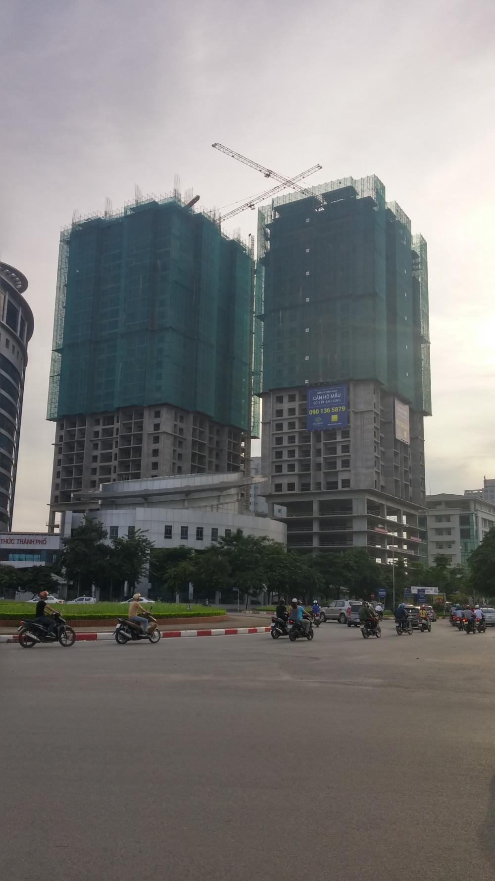 1 tòa đã cất nóc, 1 tòa đang thi công tới mặt sàn tầng 31