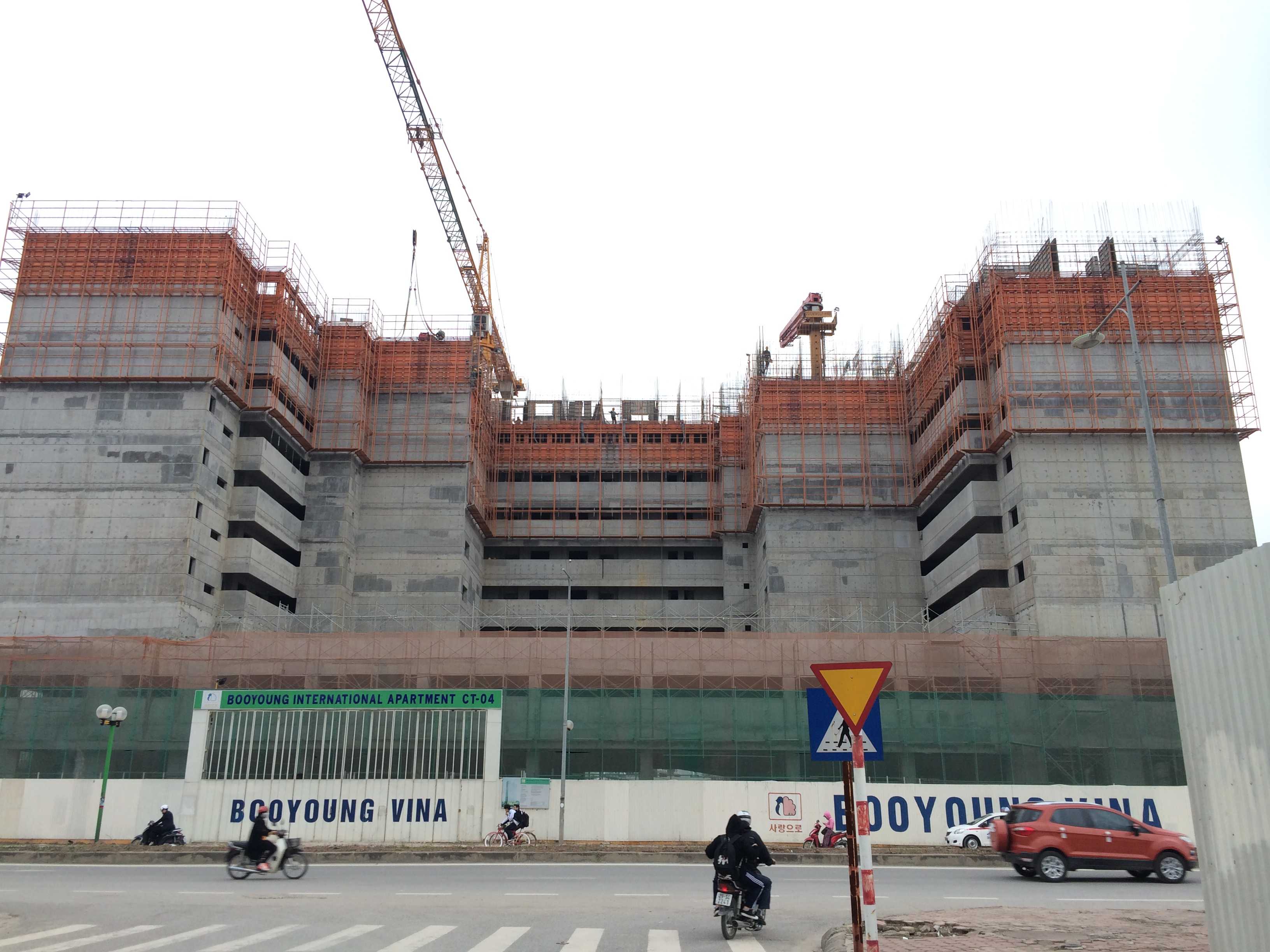 Tòa CT4 đang xây dựng đến mặt sàn tầng 9