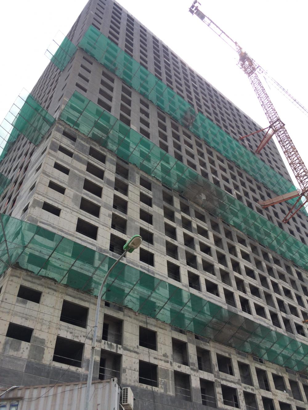 Dự án đã xong thô, đang sơn và lắp đặt cửa kính