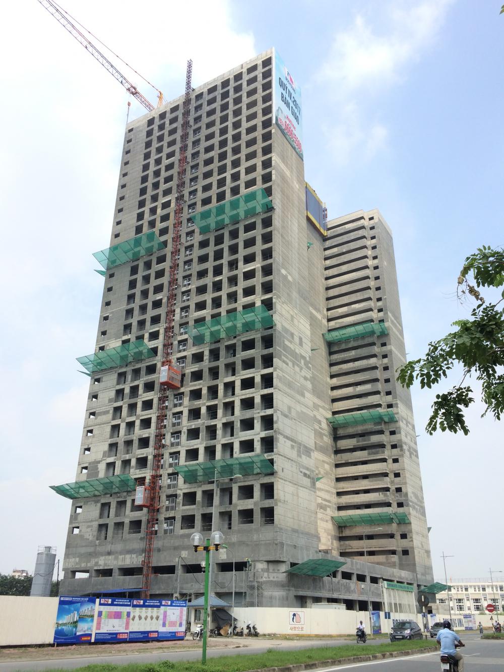 Dự án đã xong thô, đang sơn và lắp đặt cửa kính