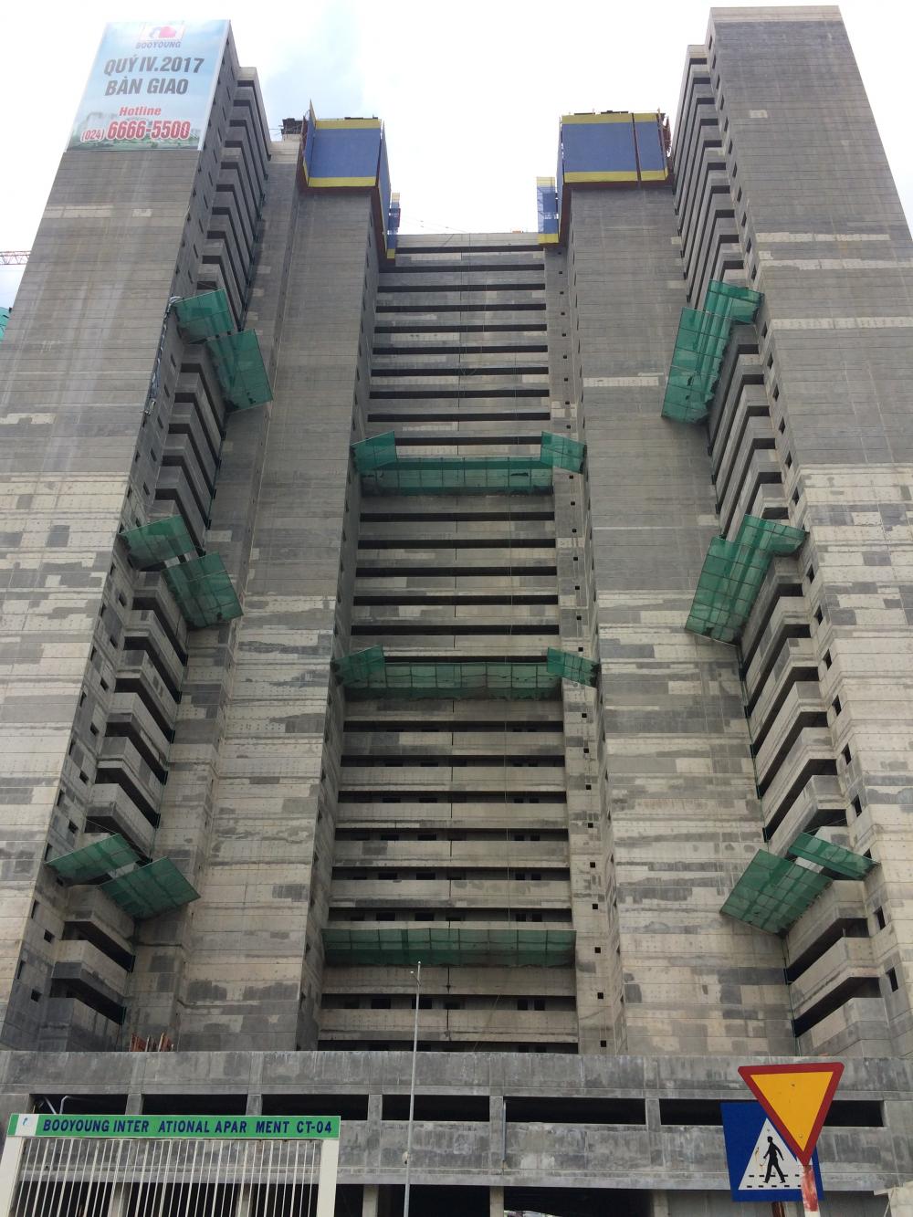 Dự án đã xong thô, đang sơn và lắp đặt cửa kính