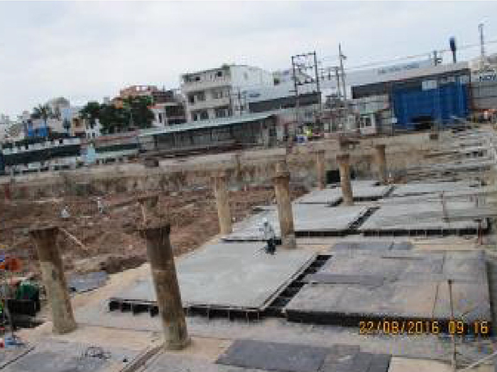 Đổ bê tông lót đầm sàn hầm B1