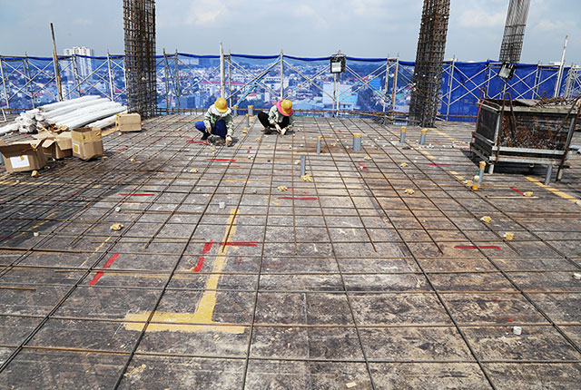 Dự án đang thi công cốp pha, cốt thép sàn tầng 9 block A