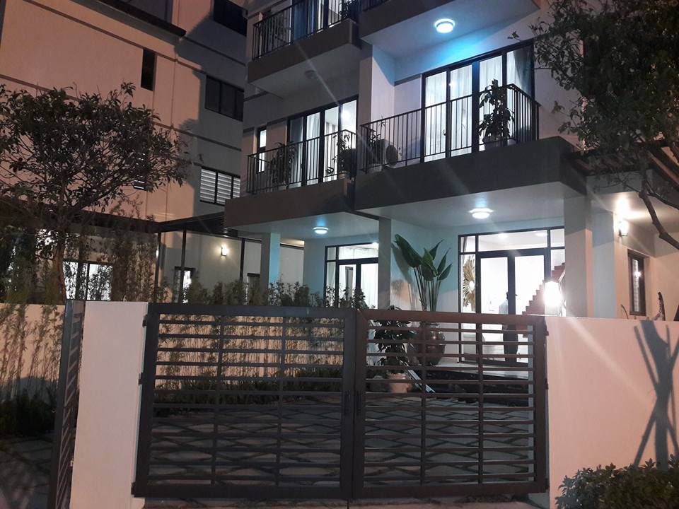 Tập đoànVingroup đã xây dựng 4 căn nhà mẫu Vinhomes Thăng Long bao gồm biệt thự đơn lập, biệt thự song lập và liền kề